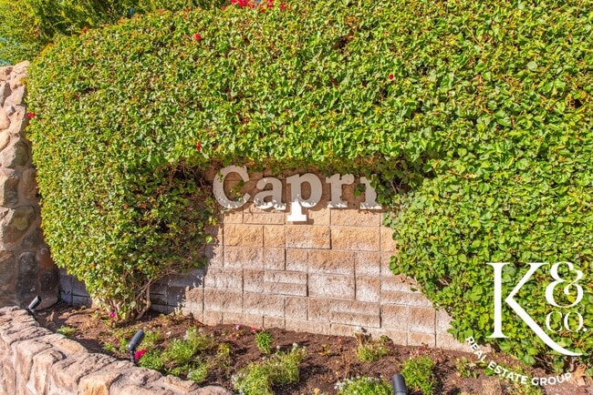 Building Photo - Relaxed Living in Oak Park with All the Up...
