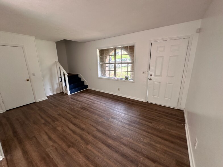 Building Photo - 1071-1073 Laurel Ln NW