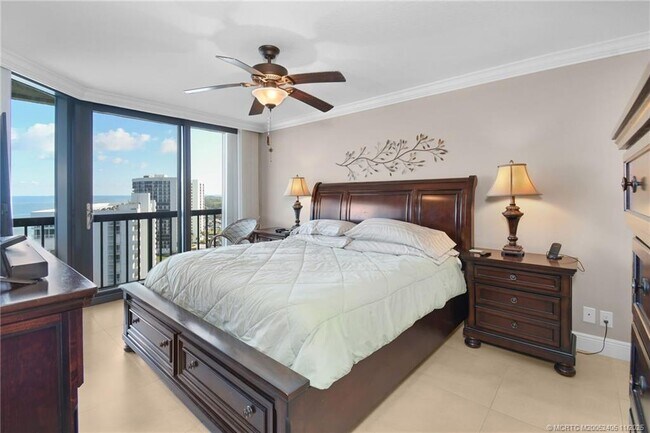 Building Photo - 9550 S Ocean Dr