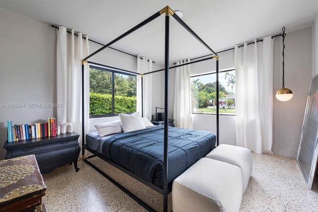 Building Photo - 311 NE 117th St