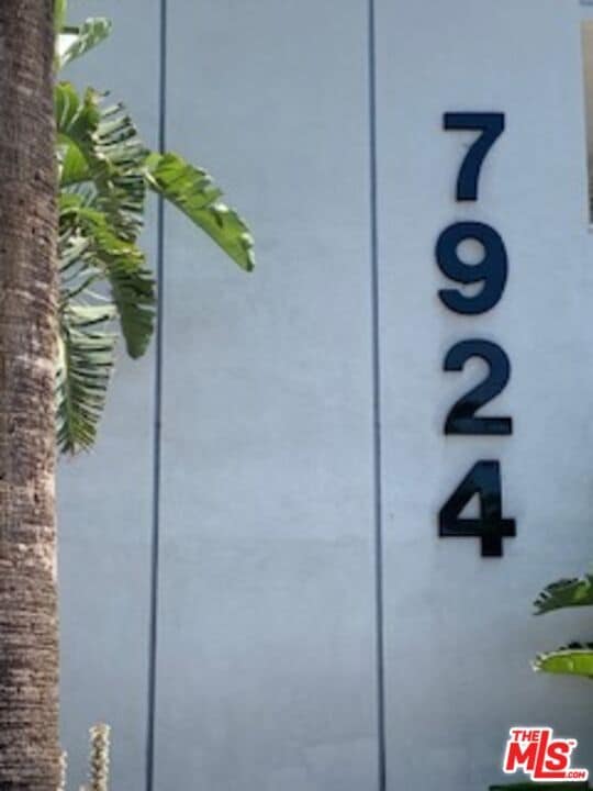 Building Photo - 7924 Clinton St