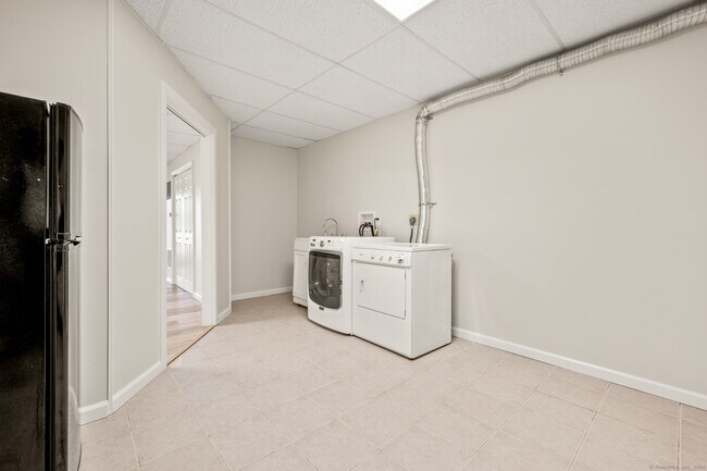 Building Photo - 250 Conestoga Way