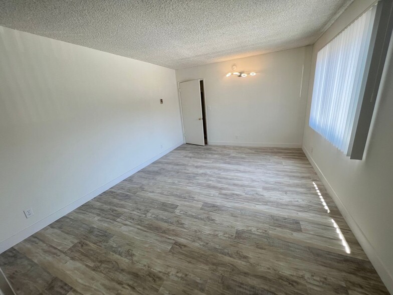 Building Photo - 10779 Woodbine St
