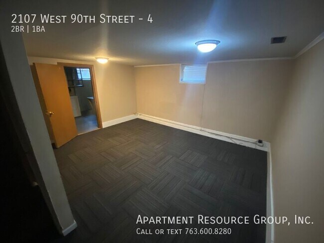 Building Photo - 2107 W 90th St