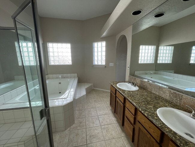 Building Photo - Home in Residential Estates Golf Course Neighborhood for rent!