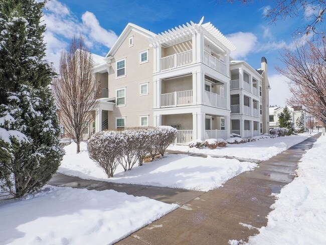 Building Photo - Beautiful Daybreak Condo