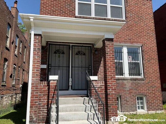 Building Photo - Completely Renovated New and Open Concept ...