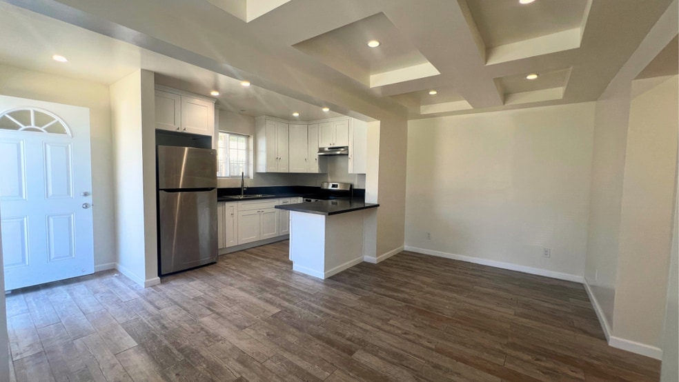 Building Photo - 12019 Sycamore St