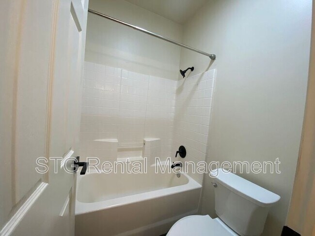 Building Photo - 3427 E Sweetwater Springs Dr