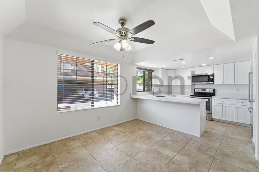 Building Photo - 609 E Mesquite Cir