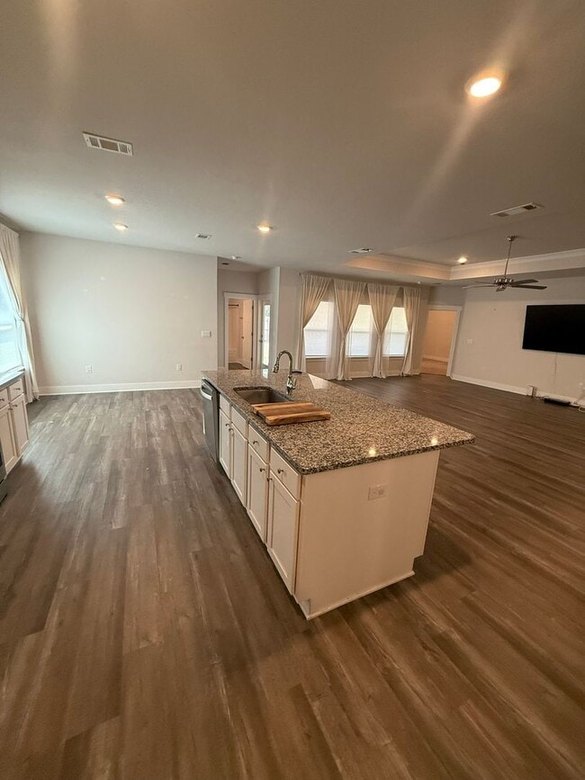 Building Photo - 4 bedroom 3 FULL bath home in Shoal River Landing...AVAILABLE JUNE 2026!
