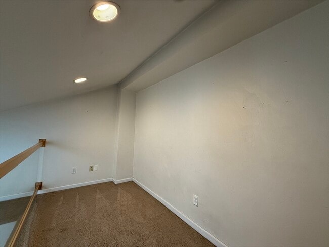 Building Photo - 227 Captain Eames Cir