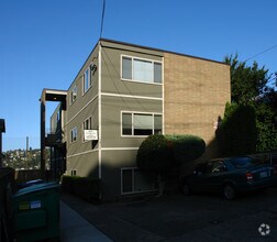 Building Photo - Skyline Units