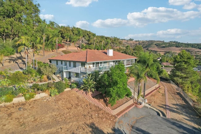 Building Photo - 2908 Lakemont Dr