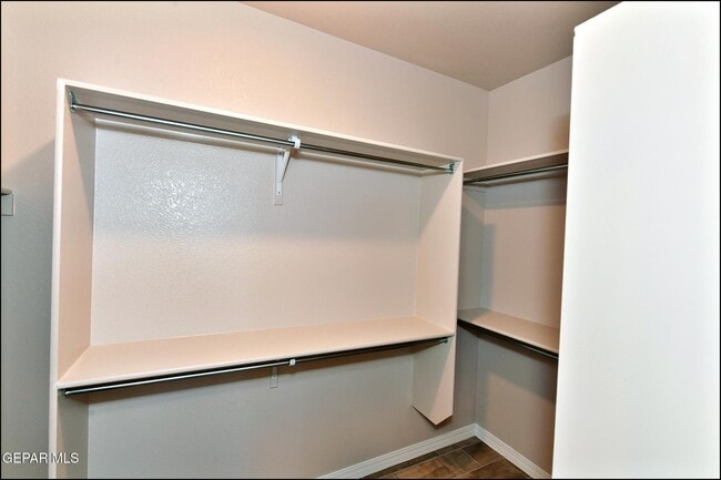 Building Photo - 10716 Drew Pearson Dr