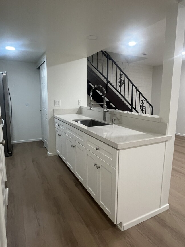 Building Photo - Charming 2-Bedroom Condo with Elegant Upgrades