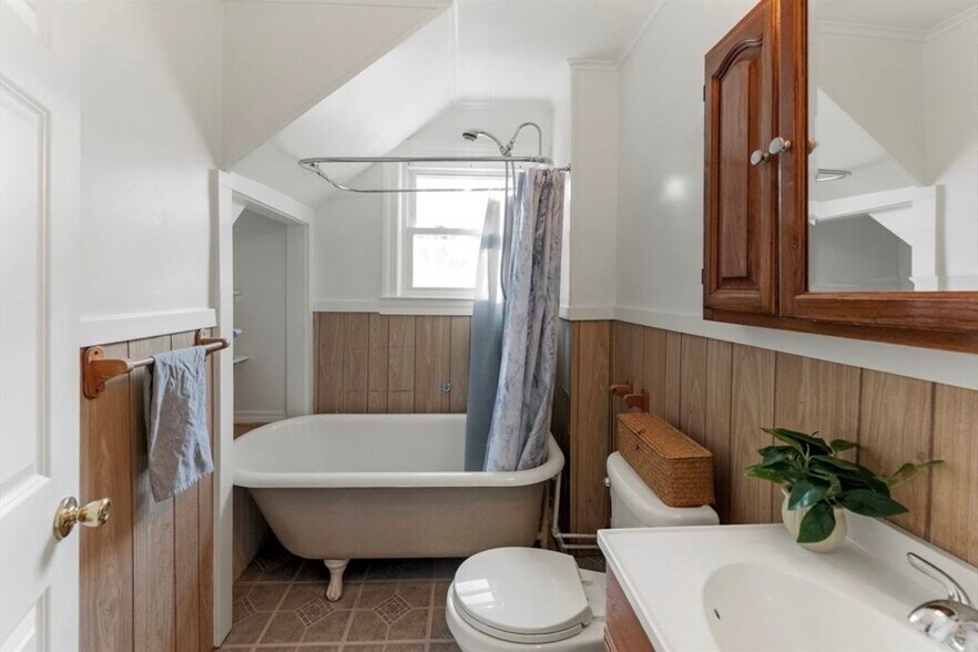 Building Photo - 8 Peck Ave