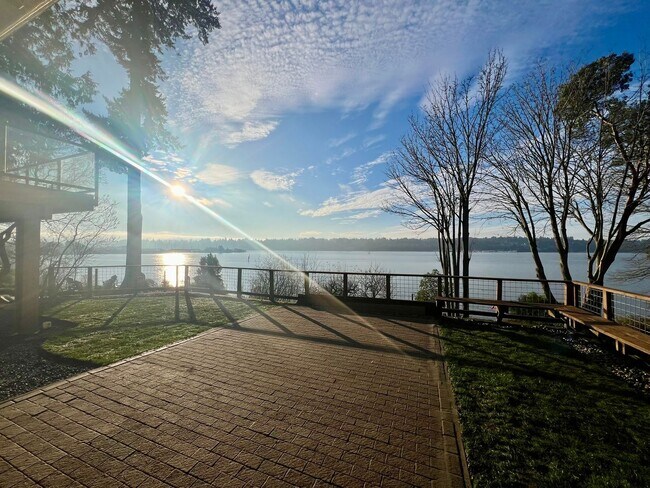 Building Photo - Private Waterfront Apartment