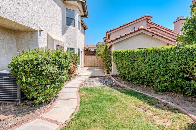 Building Photo - 2704 Simi Hills Ln
