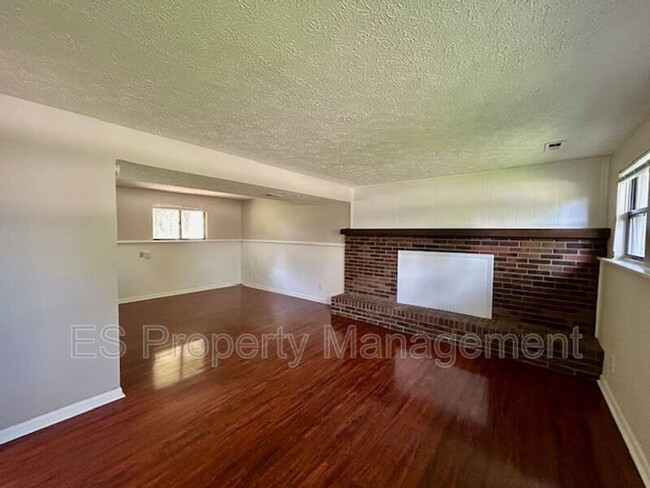 Building Photo - 1180 Standish Dr