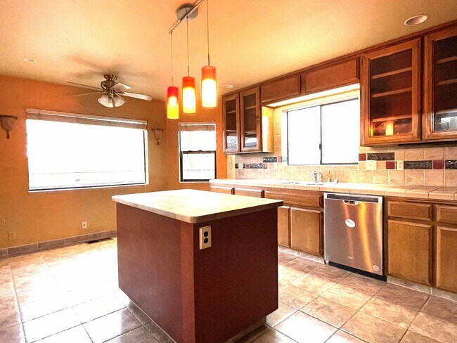 Building Photo - 3 bedroom 3 bath plus a large room downstairs in Lake Wildwood, Penn Valley, CA