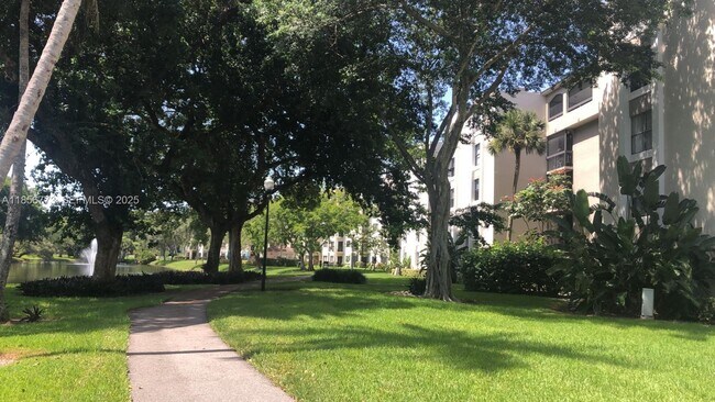 Building Photo - 2025 Lavers Cir