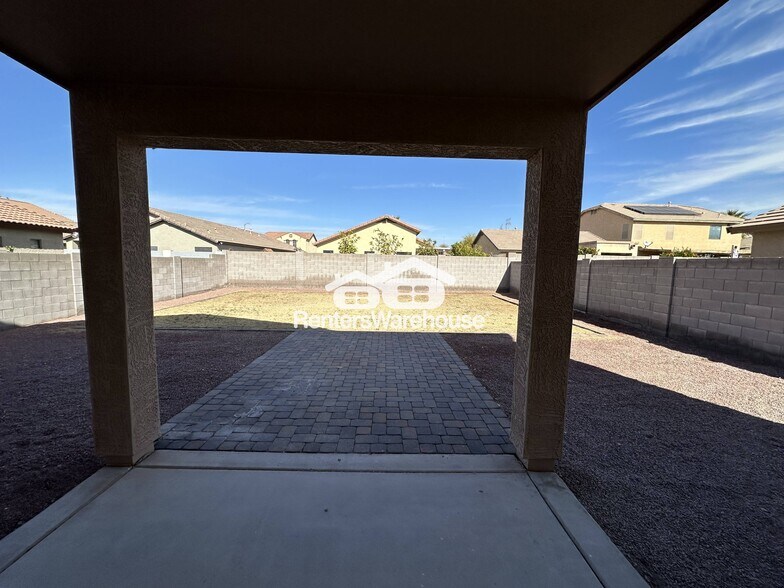 Building Photo - 10992 W Manzanita Dr