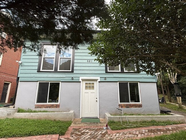 Building Photo - 681 Angier Ave NE