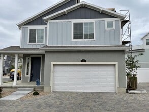 Building Photo - 153 E Brushy Canyon St