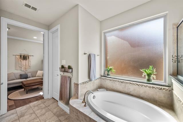 Building Photo - 2881 Redfern Dr