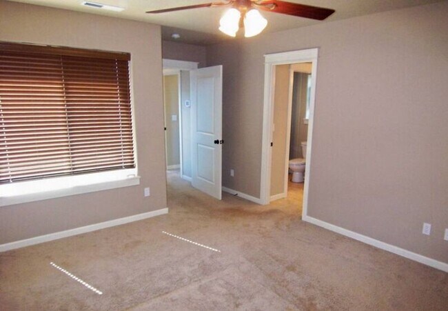 Building Photo - 63118 Dakota Dr