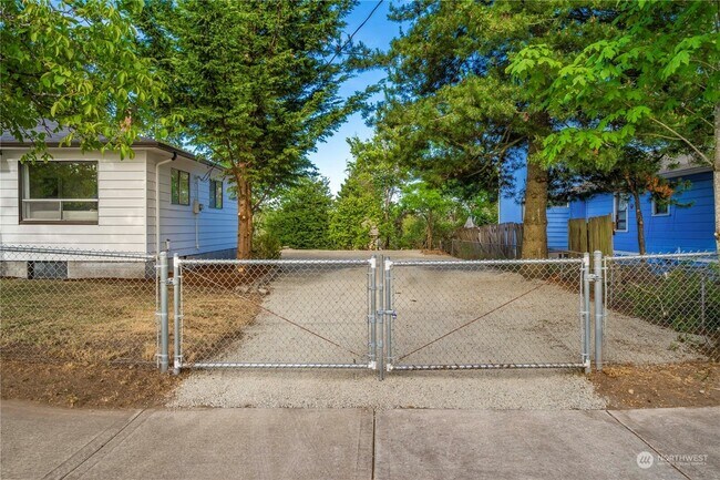 Building Photo - 6927 S Tyler St