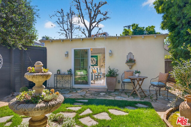 Building Photo - 777 El Medio Ave