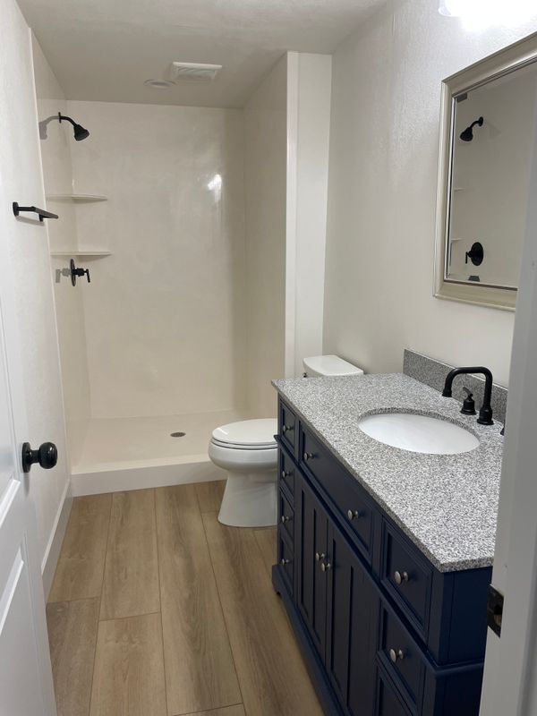 Building Photo - 1413 W Valley Dr