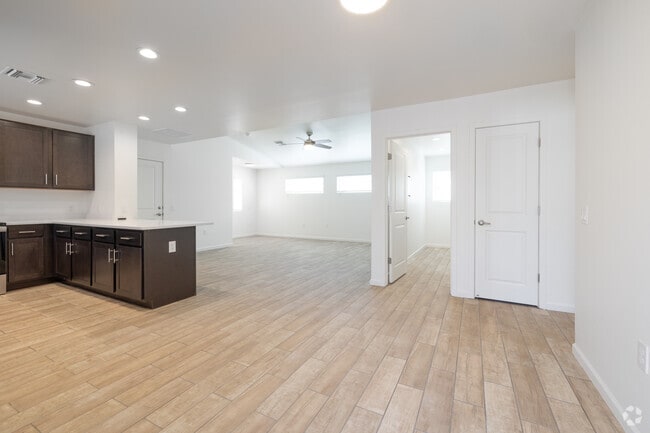 3BR, 2BA - 1,537SF - Living Room - Pantano Vista's