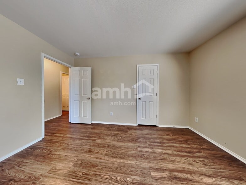 Building Photo - 2847 Park Springs Dr