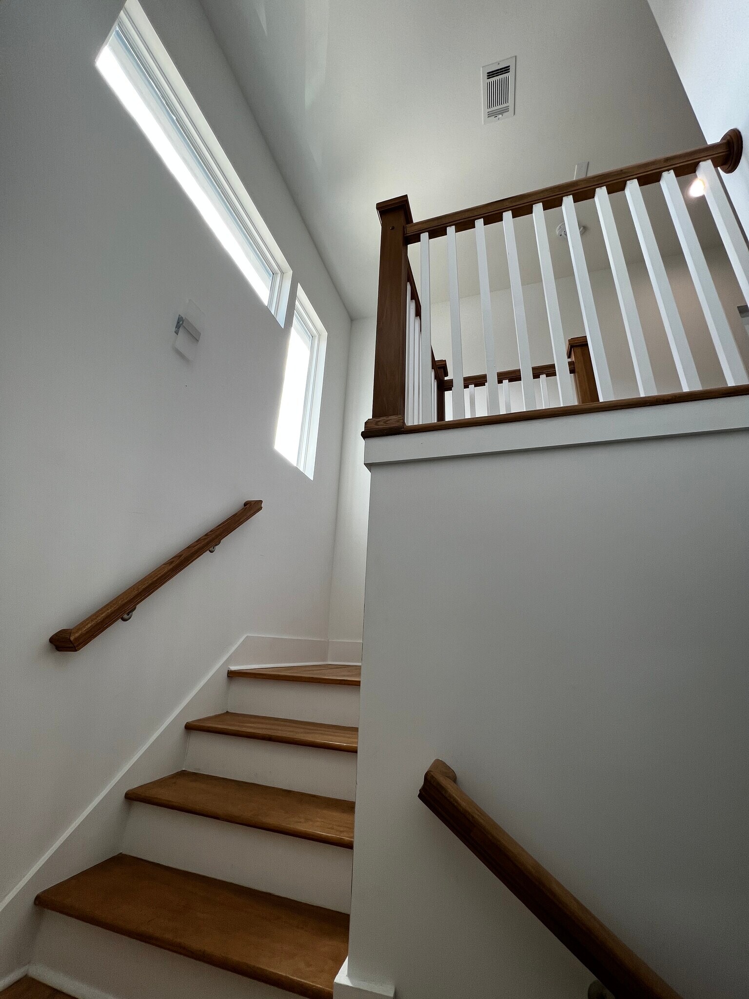 Building Photo - 1072 Zophi St