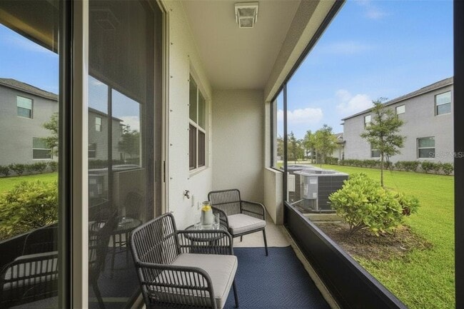 Building Photo - 724 Royal Empress Dr