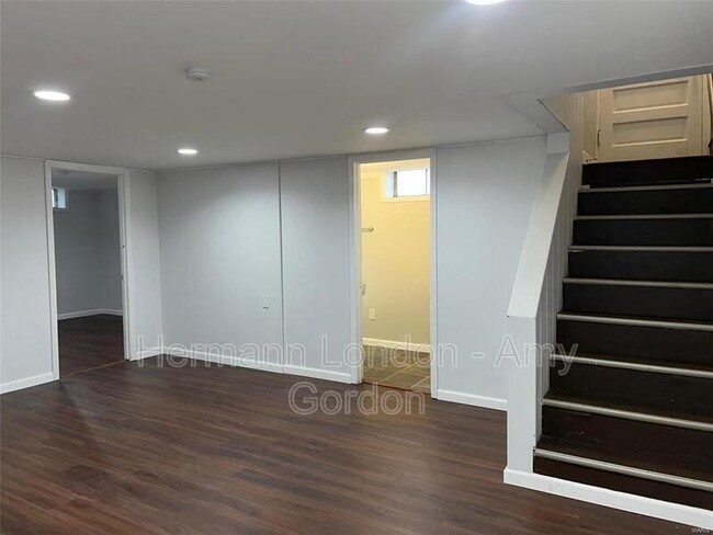 Building Photo - 8113 Parkwood Dr