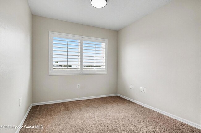 Building Photo - 5353 Outlook Dr