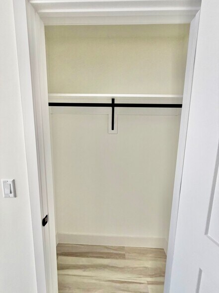 Building Photo - 18631 NE 25th Pl