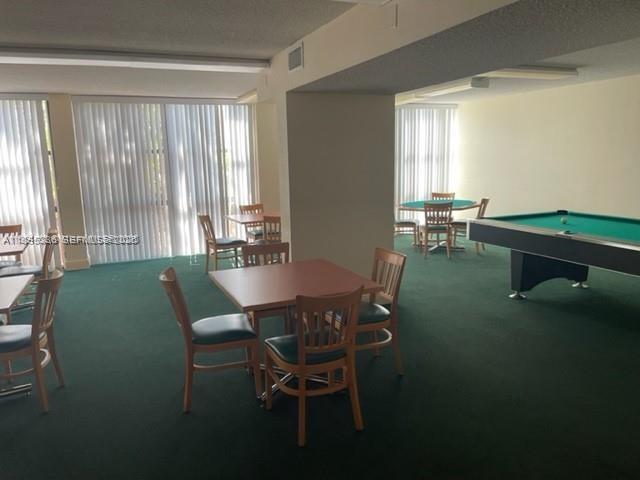 Building Photo - 800 Parkview Dr