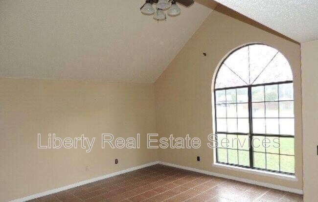 Building Photo - 925 Granger Dr