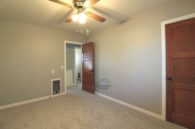 Building Photo - 3 Bedroom, 2 Bath Duplex in Central Richland
