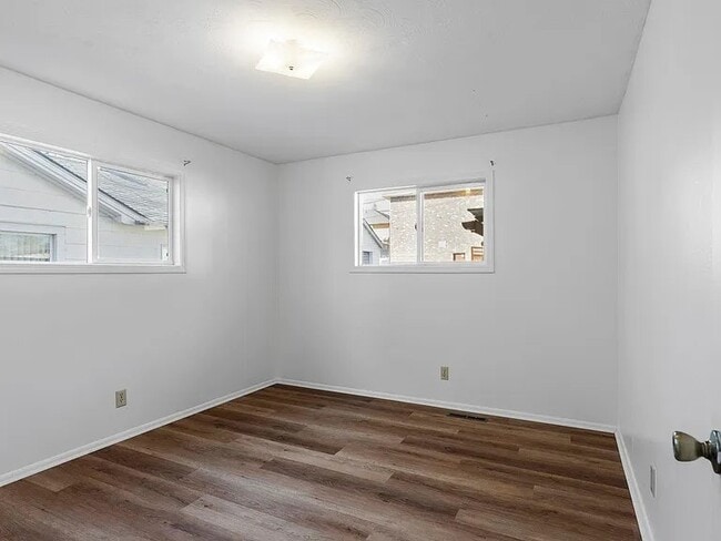 Building Photo - 624 2nd St
