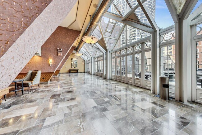 Building Photo - 111 E Chestnut St