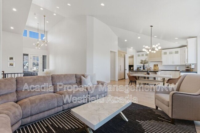 Building Photo - 1437 W Valley Dr
