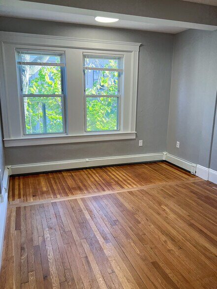 Building Photo - 142 Sutherland Rd