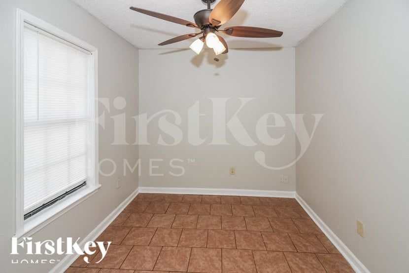 Building Photo - 6614 Red Birch Dr