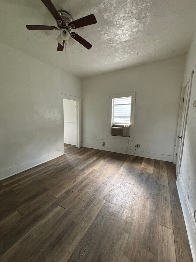 Building Photo - 1348 Spearing St